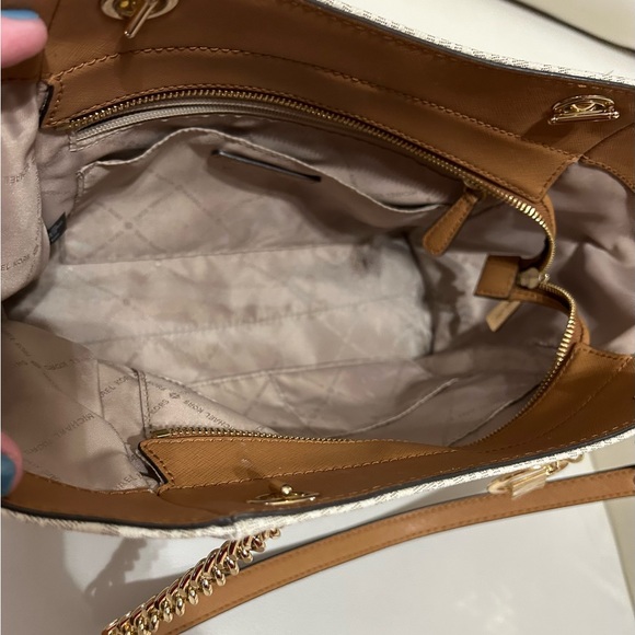 Like New! Michael Kors Jet Set JST Large Chain Shoulder Bag - Picture 6 of 10